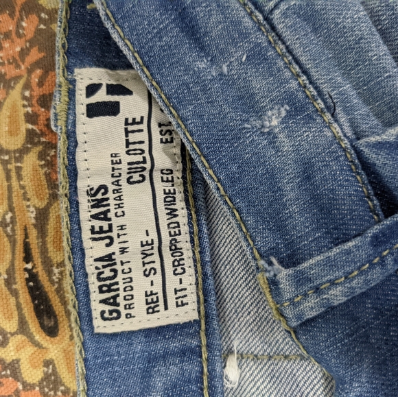 Jean's - Picture 3 of 8